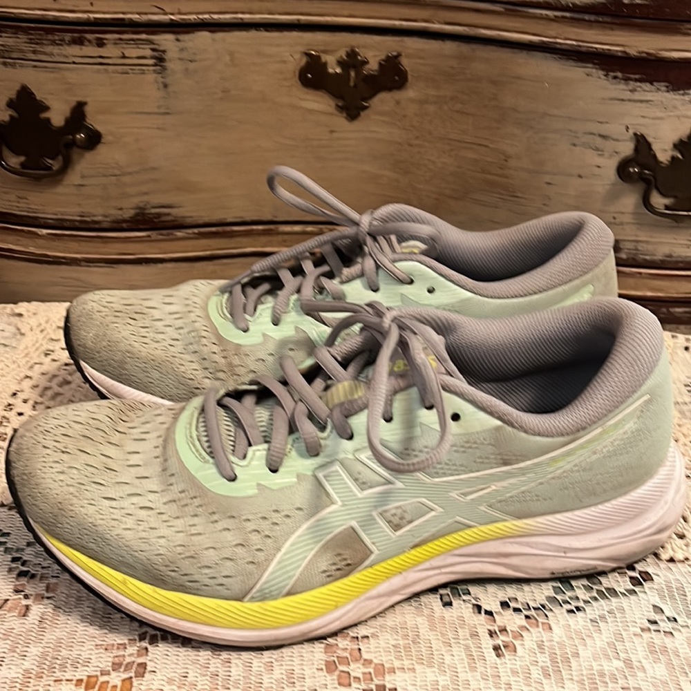 ASICS shoes 👟 - Picture 3 of 8